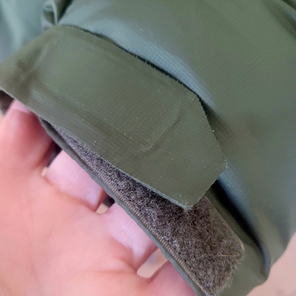 Cabela's 650 Goose Down Filled Piffer Jacket. Size L - Picture 6 of 12